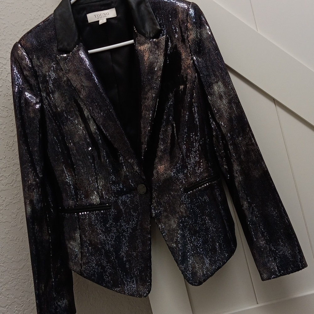 YOUNG BY YOYO YEUNG..SEQUIN BLAZER WITHLEATHER DETAIL..SIZE MEDIUM